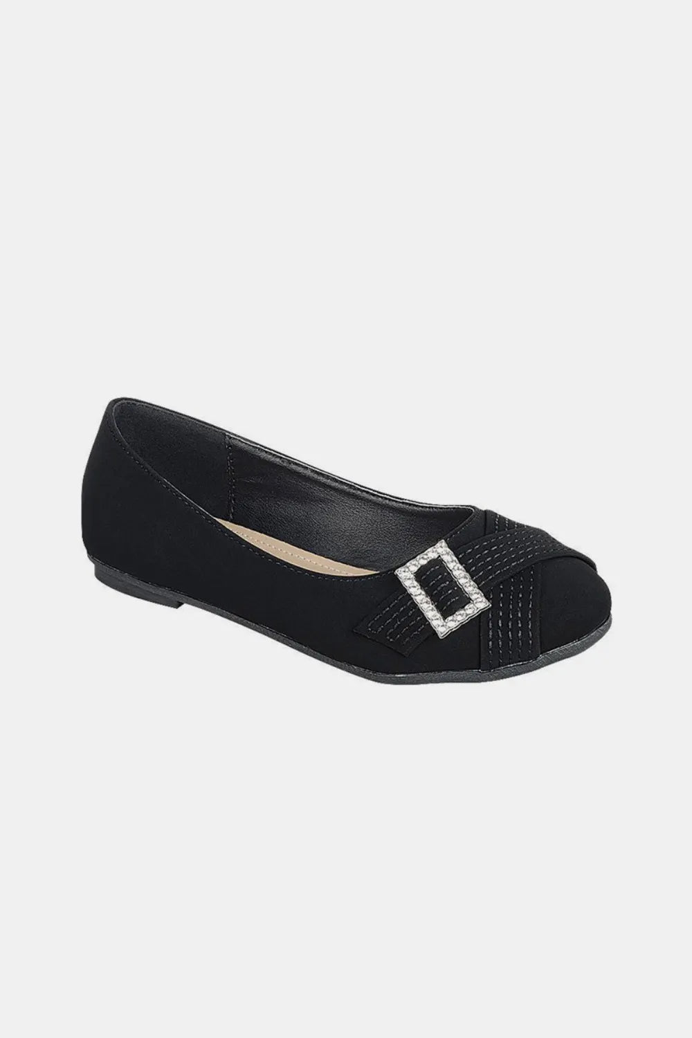 Black flat shoe with a silver buckle
