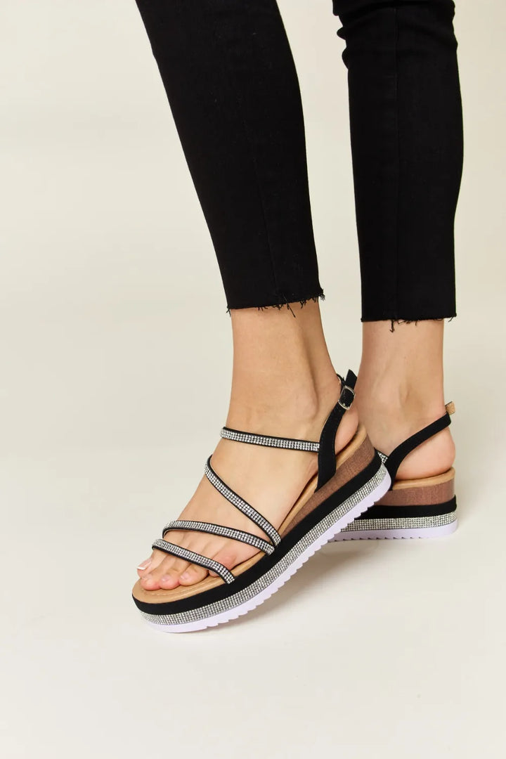 Black sandals with thin strap