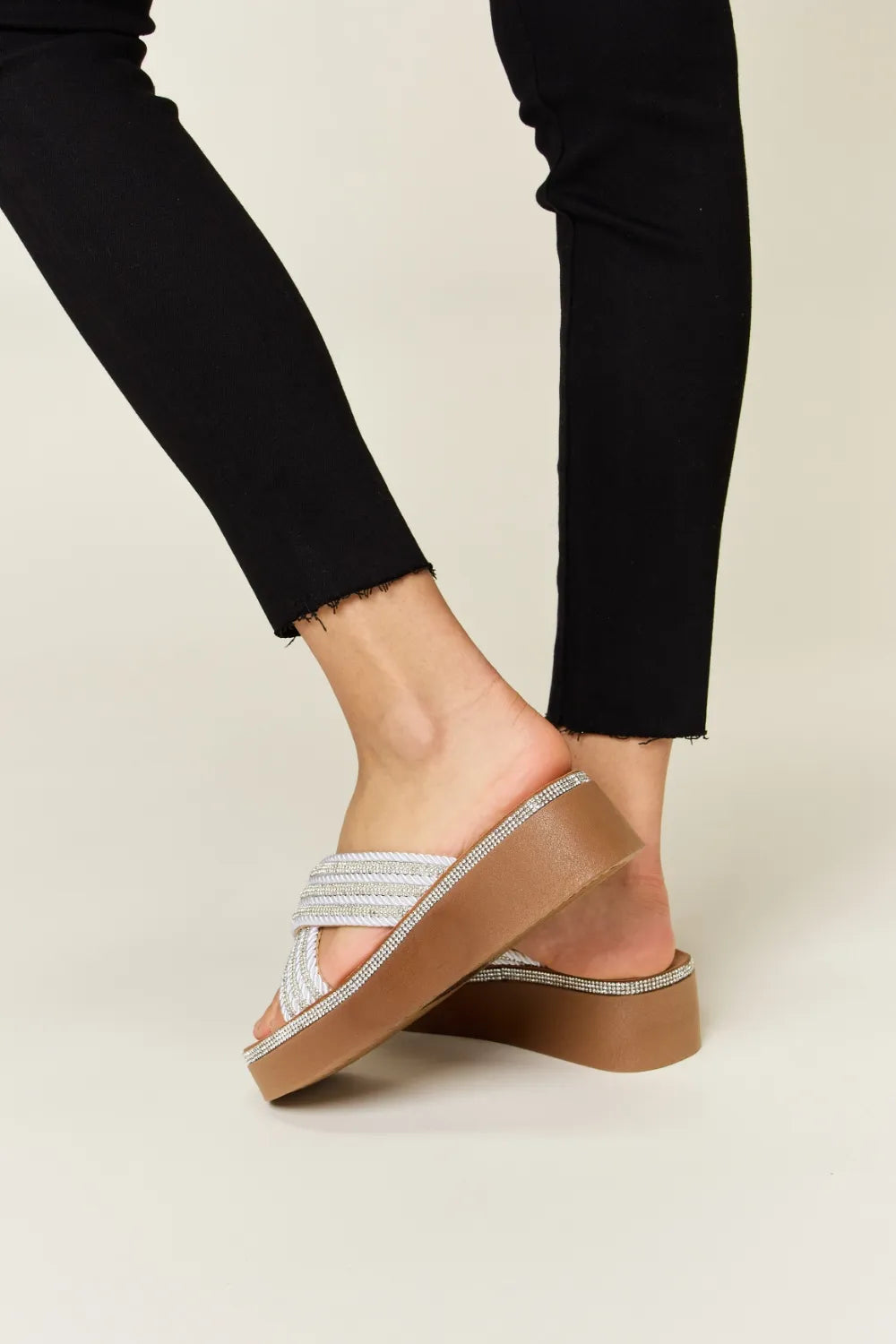 Silver sandal with a platform sole 
