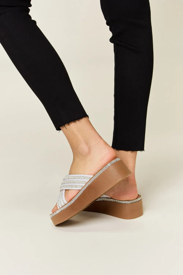 Silver sandal with a platform sole 
