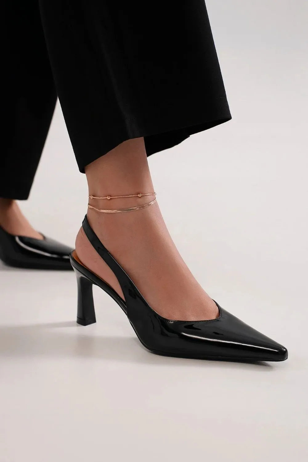 Black high heeled shoes 