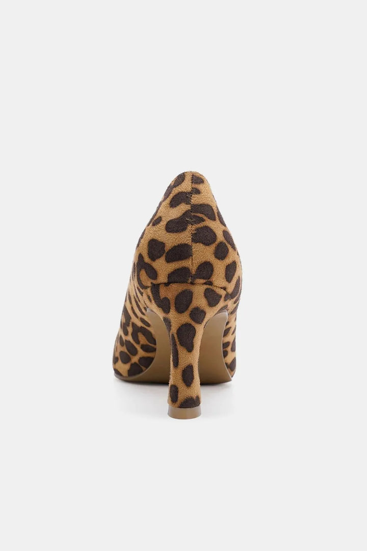 Leopard print heeled shoe