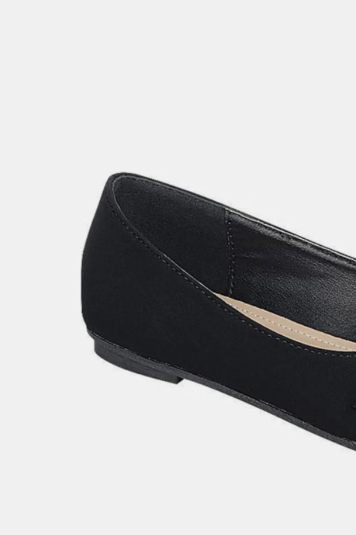 Black flat shoe 
