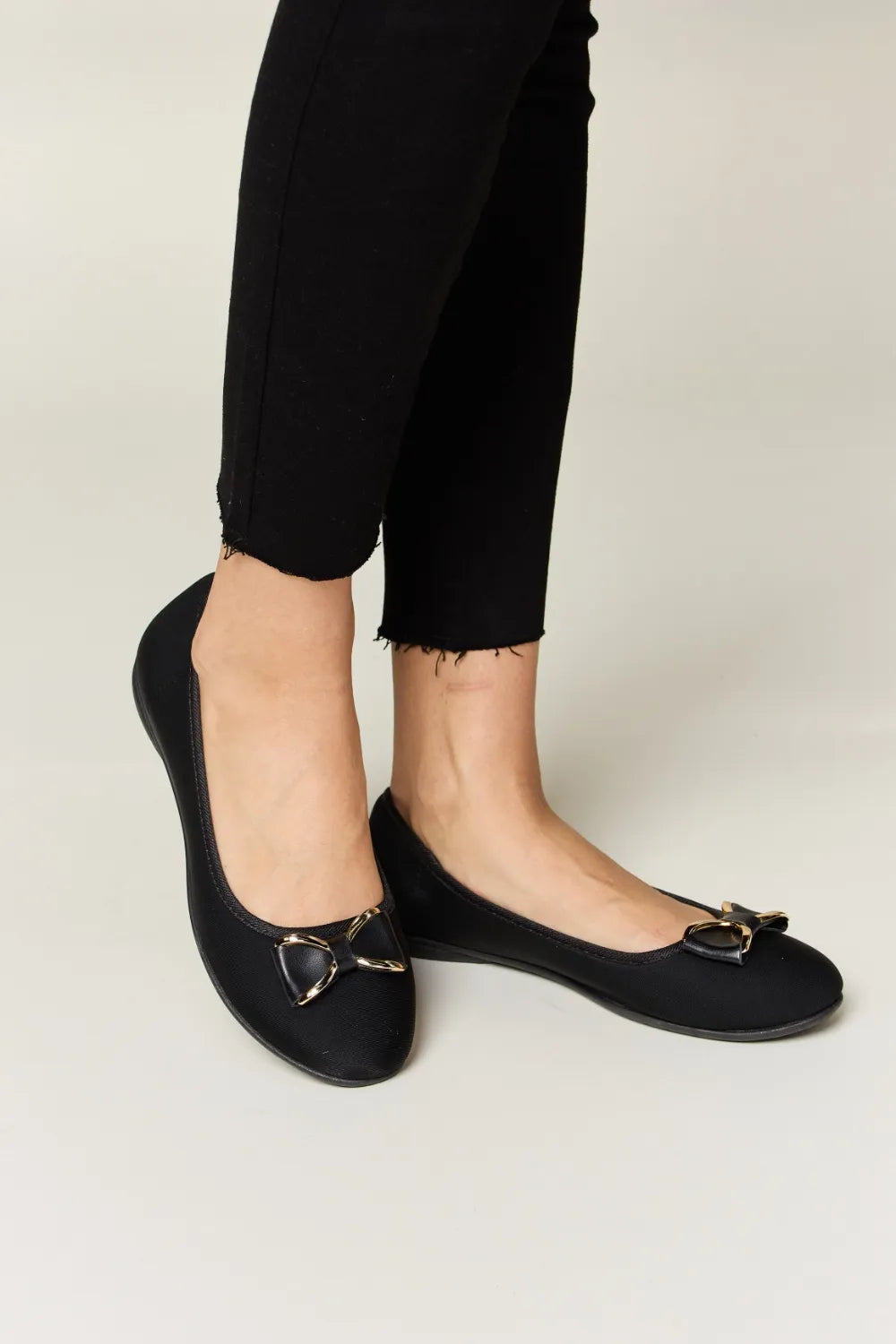 flat shoes with decorative buckles
