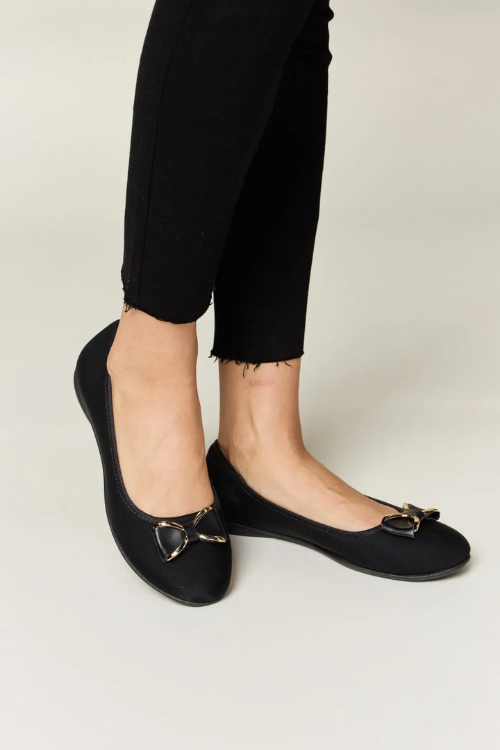 flat shoes with decorative buckles